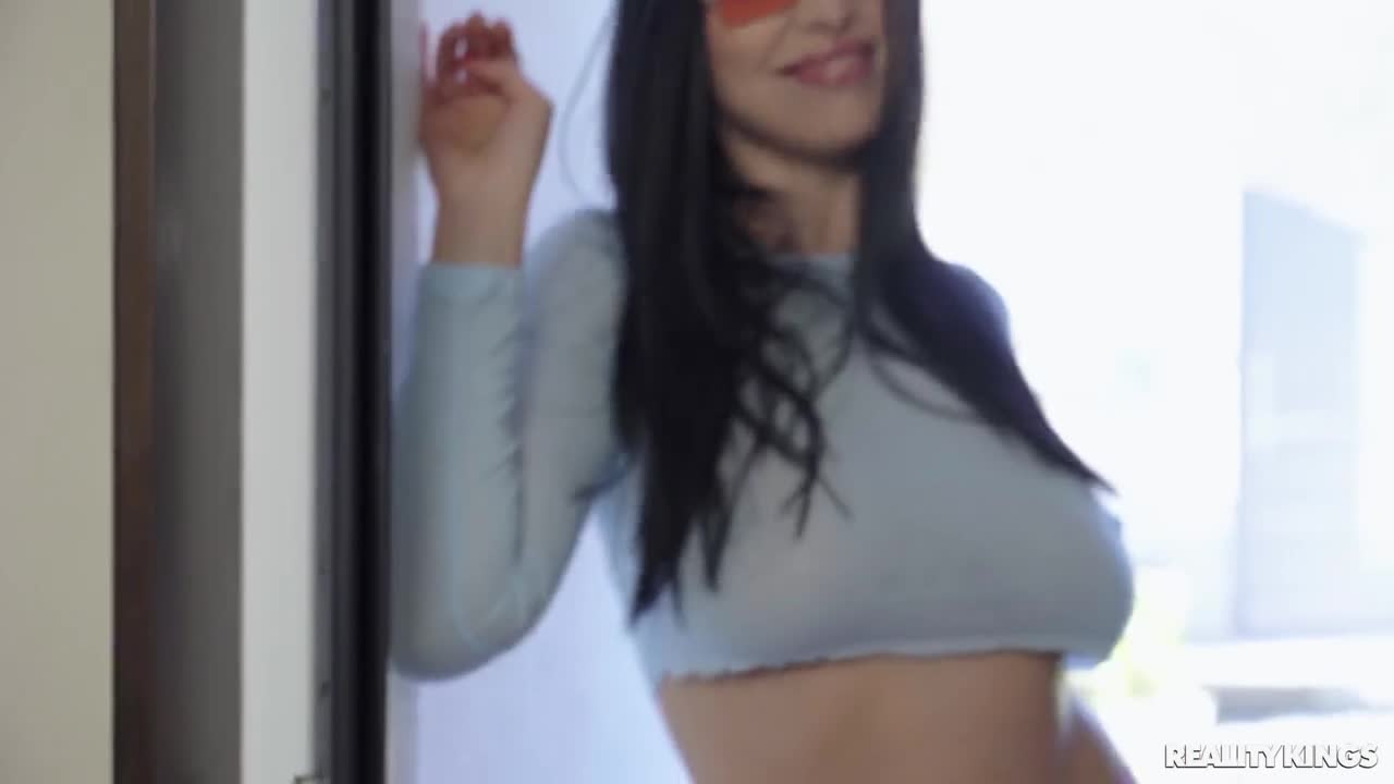 BigNaturals Kira Queen The New Girl - Porn video | ePornXXX