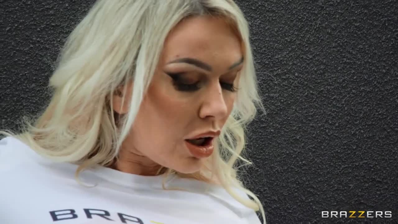 BrazzersExxtra Amber Jayne Hot Whip Big Wet Tits - Porn video | ePornXXX