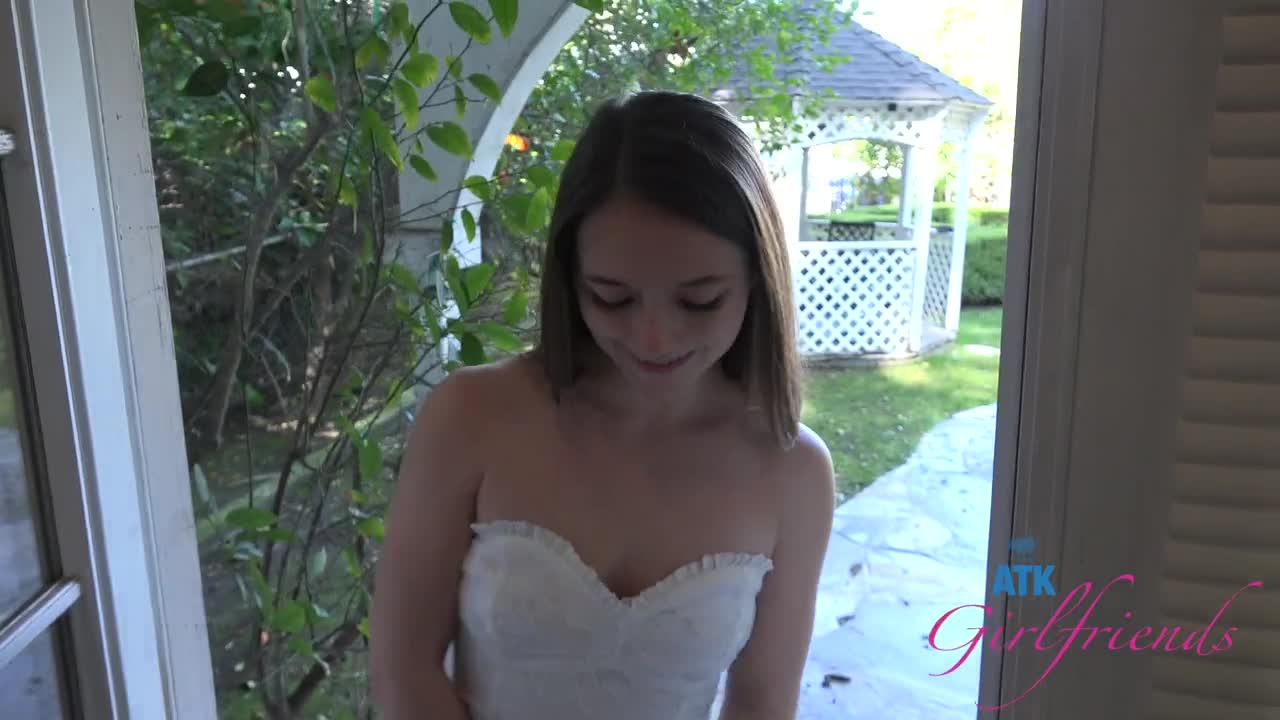 ATKGirlfriends Mira Monroe Auto Museum - Porn video | ePornXXX