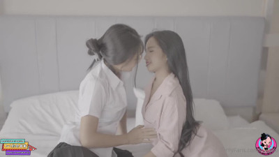 OnlyFans June Liu SpicyGum Sensual Threesome