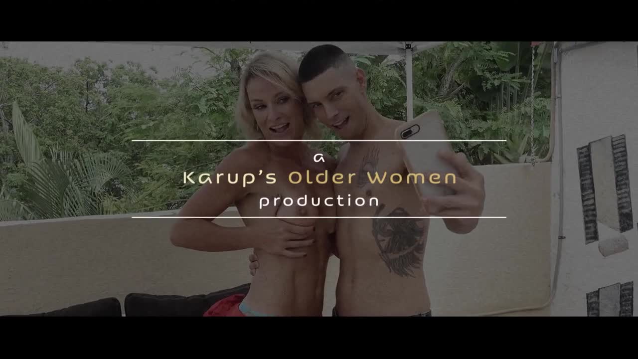 KarupsOW Vicky Night Vicky Stuffs Her Snatch FA - Porn video | ePornXXX