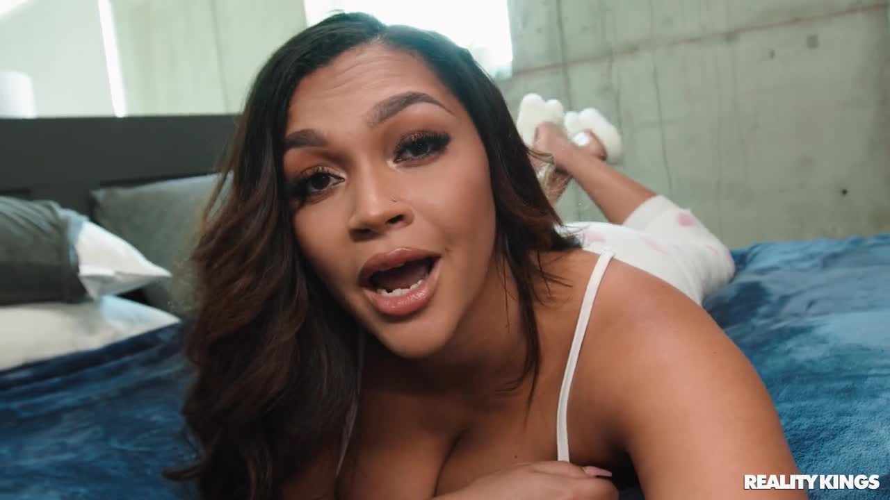 BigNaturals Ashlyn Peaks Cant Resist Big Oiled Tits - Porn video | ePornXXX