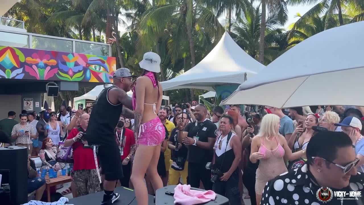 VickyAtHome BTS Fun At Miami Xbiz - Porn video | ePornXXX