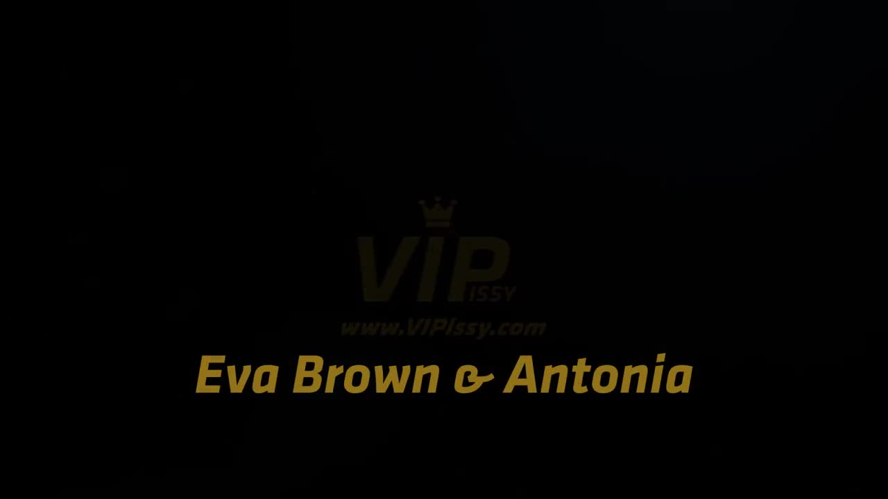 VIPissy Antonia Sainz And Eva Brown Blindfolded Surprise - Porn video | ePornXXX