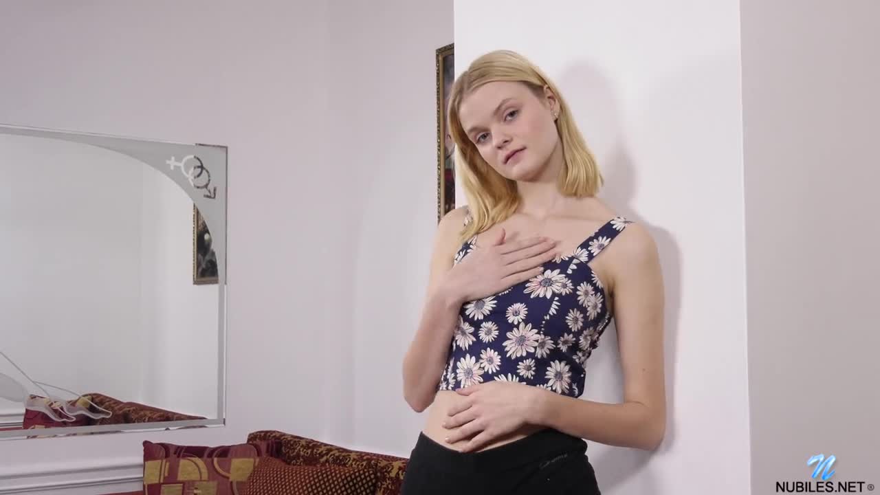 Nubiles Lucy Foster Pint Sized Blonde - Porn video | ePornXXX