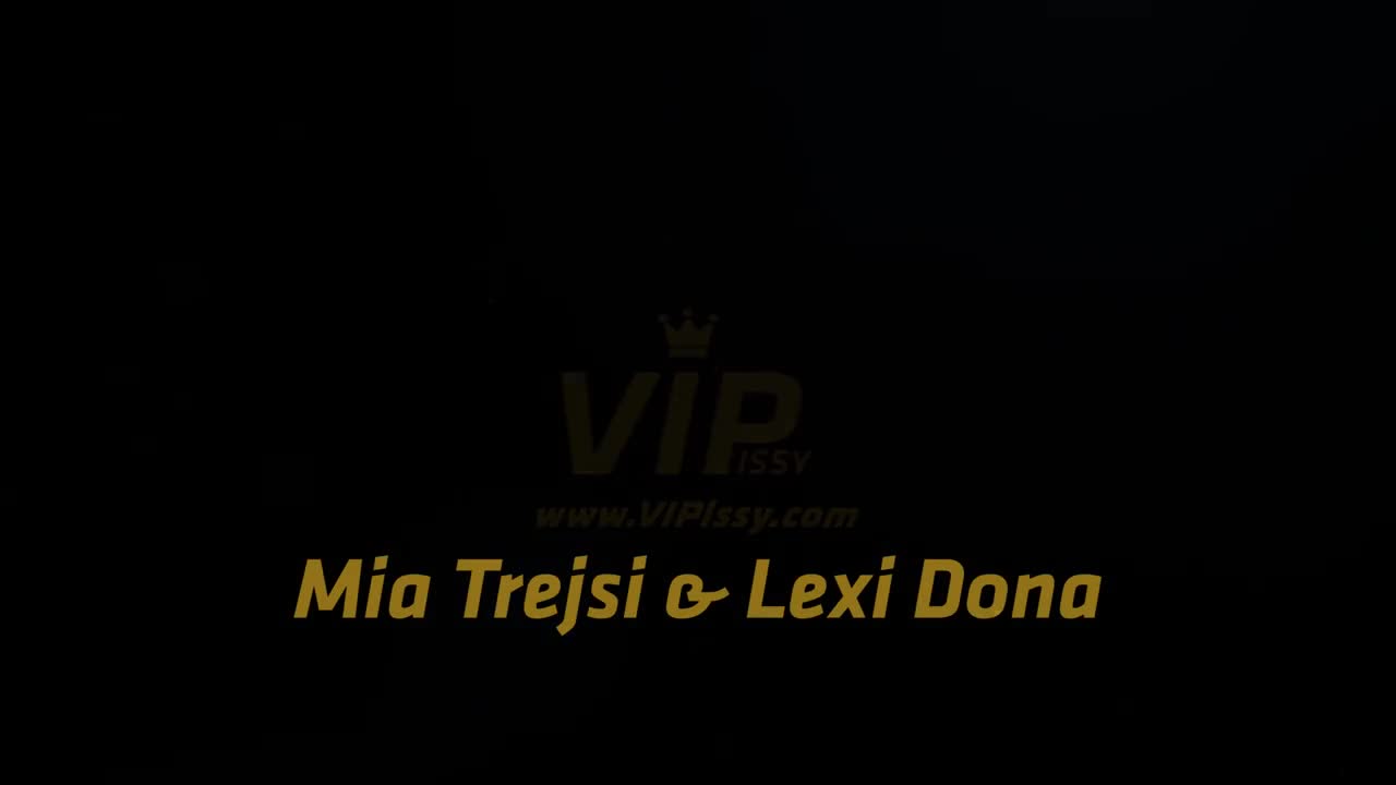 VIPissy Lexi Dona And Mia Trejsi Streams In The Shower - Porn video | ePornXXX