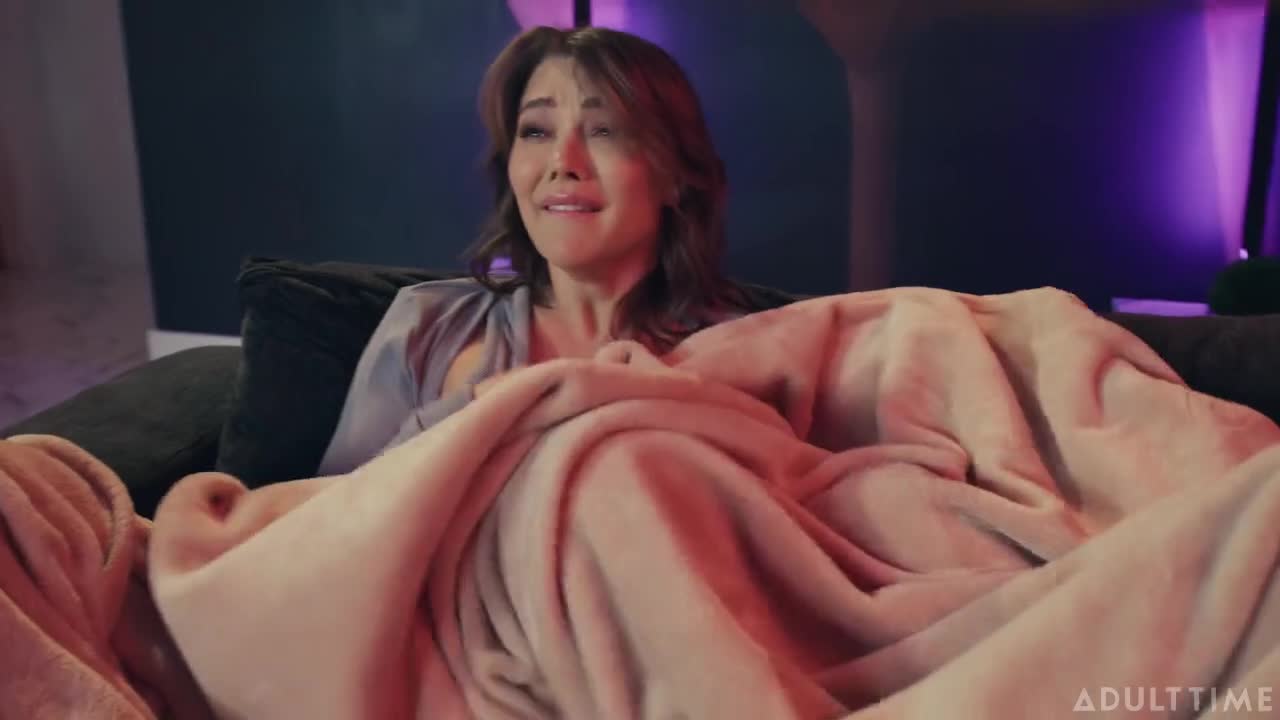 Oopsie Lulu Chu Emma Rose and Valeria Atreides Movie Night - Porn video | ePornXXX