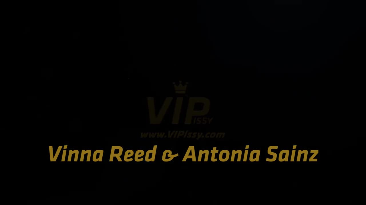 VIPissy Antonia Sainz And Vinna Reed Bathroom Bliss - Porn video | ePornXXX