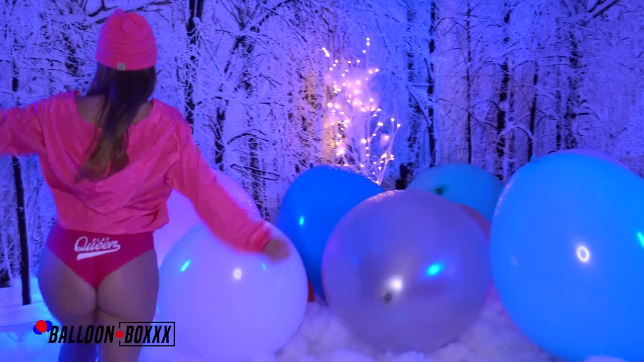 AmateurBo Snow Bunny Kenzie Loves Balloons - Porn video | ePornXXX