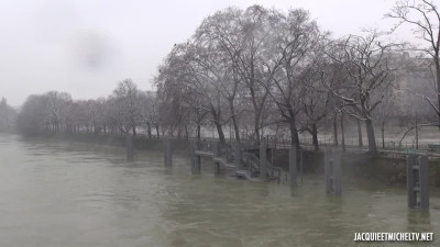 JacquieEtMichelTV Canela A Pretty Rookie On The Seine FRENCH