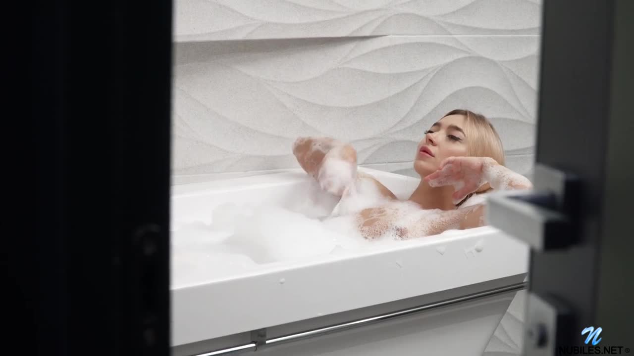 Nubiles Di Bubble Bath - Porn video | ePornXXX