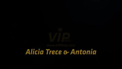 VIPissy Alicia Trece And Antonia Sainz Pissy Pleasure