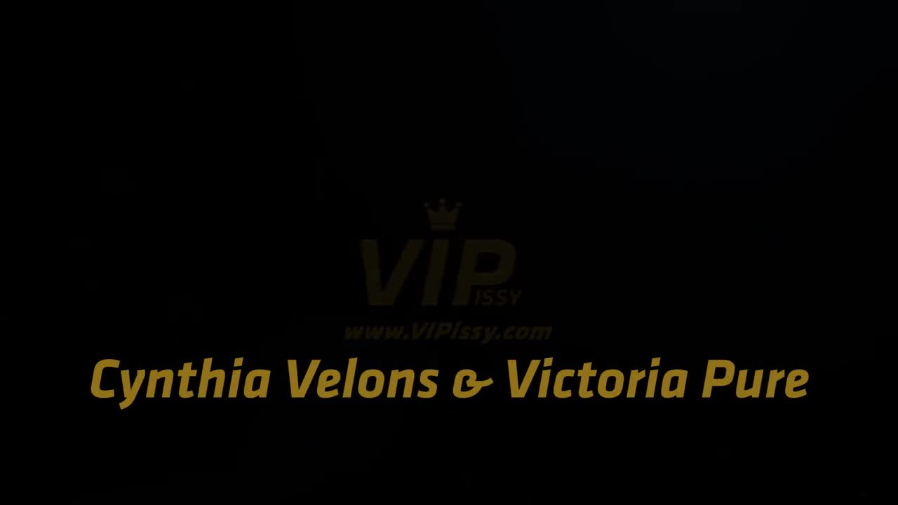 VIPissy Cynthia Vellons And Victoria Pure Tropical Trickles - Porn video | ePornXXX