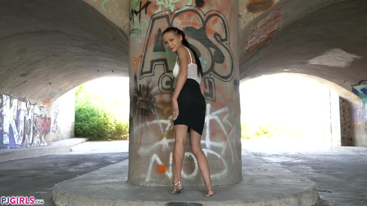 PJGirls Nicole Love Love under the Bridge - Porn video | ePornXXX