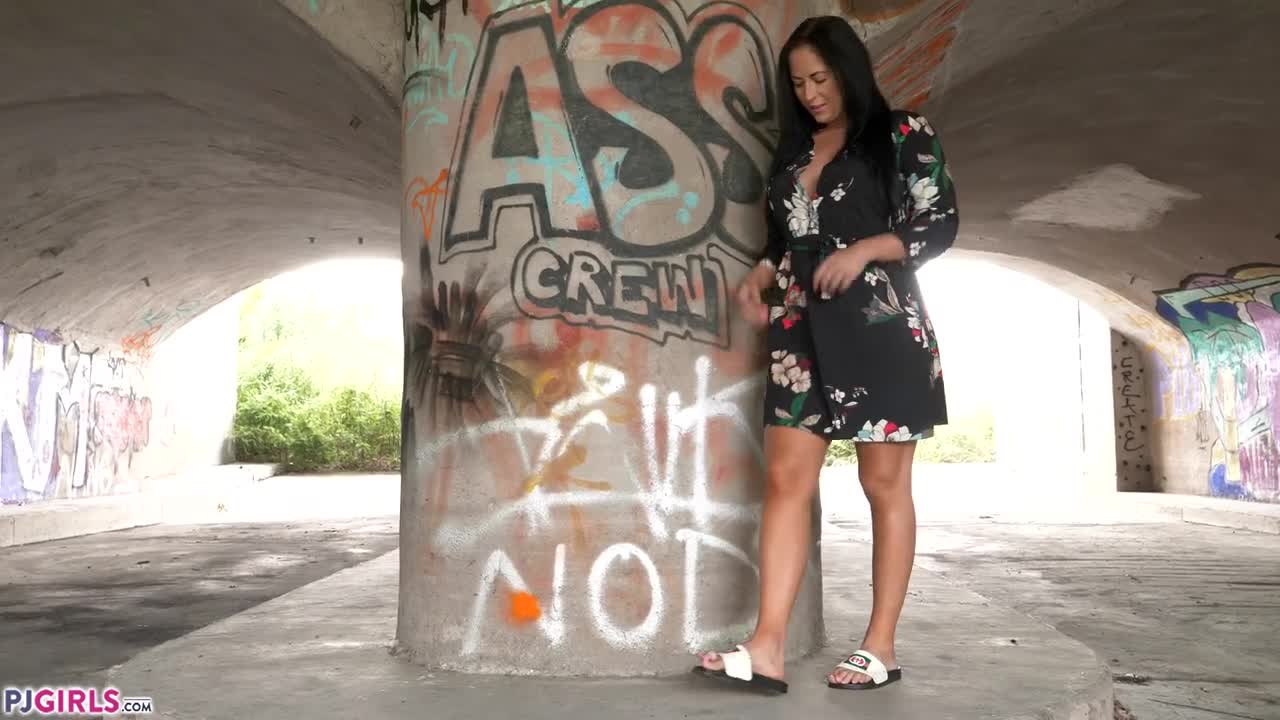 PJGirls Vanda Vanda under the Bridge - Porn video | ePornXXX