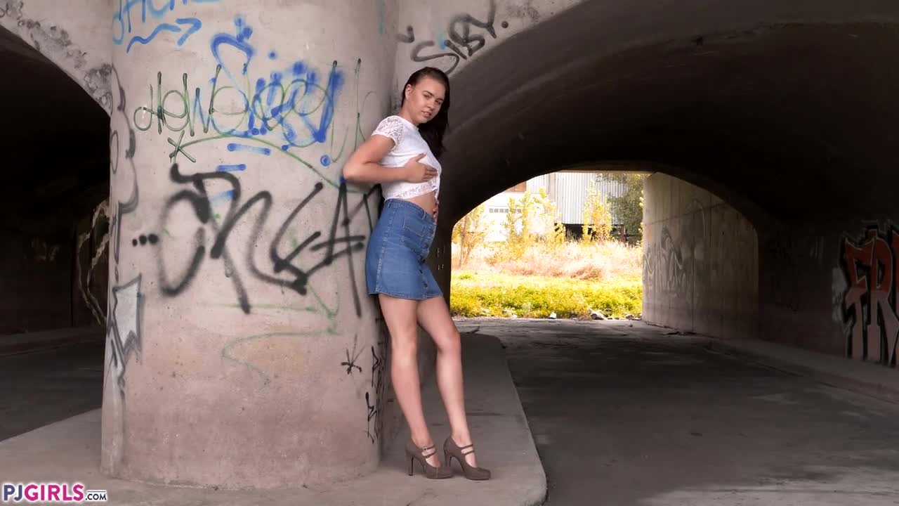 PJGirls Keira Flow Keira under the bridge - Porn video | ePornXXX