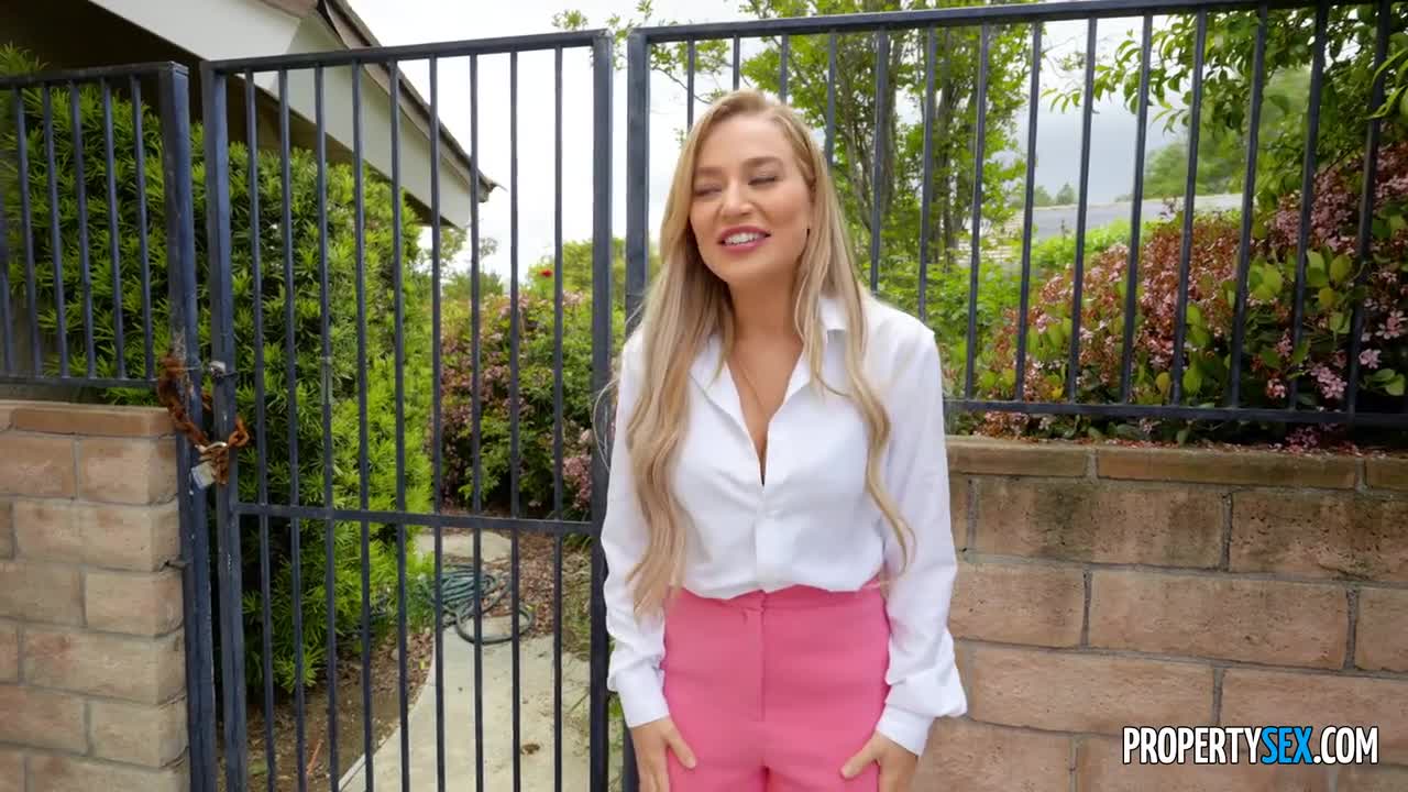 HouseHumpers Blake Blossom And Kate Dalia A Little Crazy - Porn video | ePornXXX