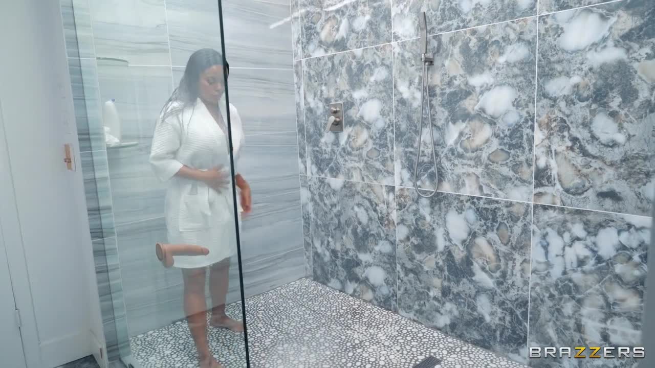 BrazzersExxtra Luna Star Shower Squirt - Porn video | ePornXXX