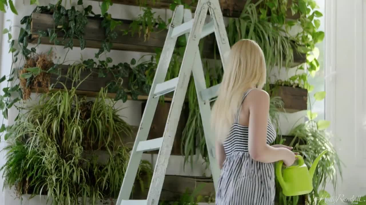 HollyRandall Amaris Green Thumb - Porn video | ePornXXX