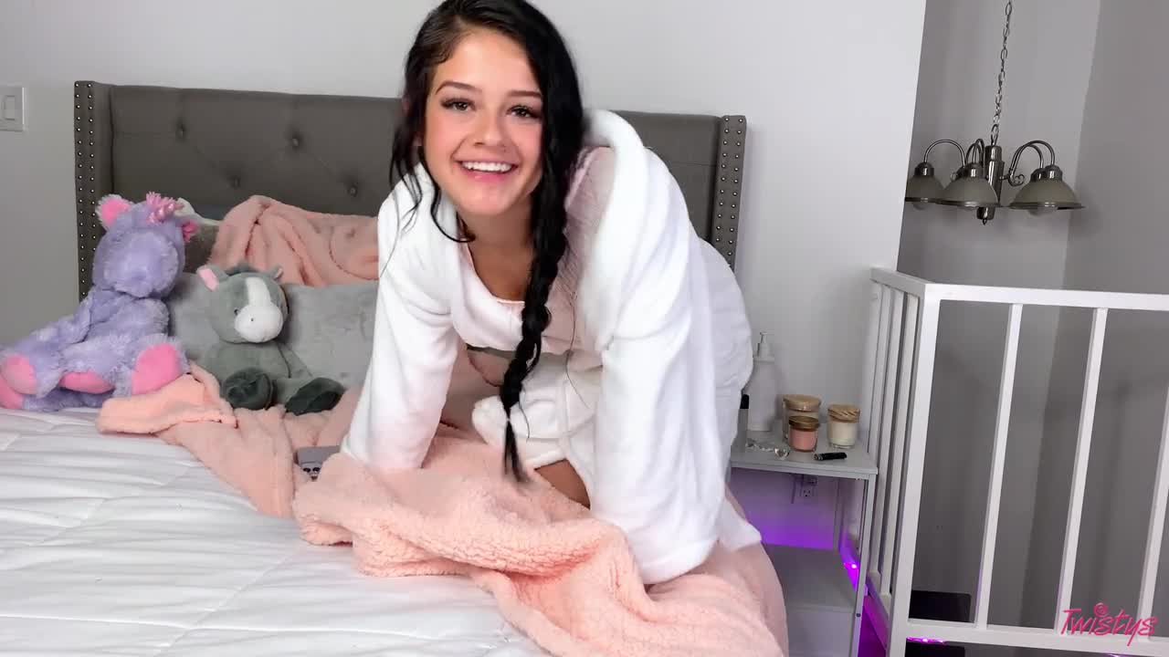 Twistys Ryan Reid Ryan Gets Ready For Bed WRB - Porn video | ePornXXX