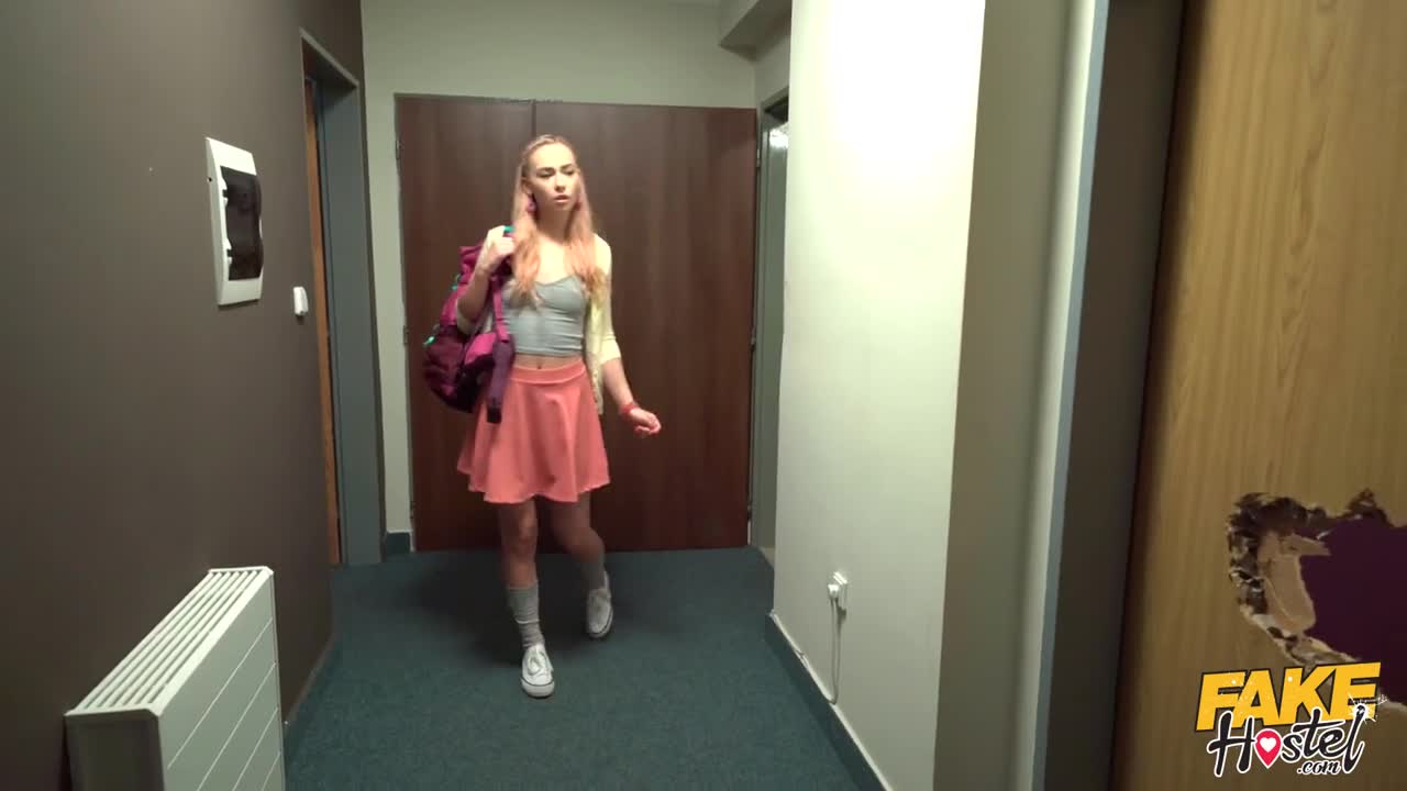 FakeHostel Jenny Wild Stuck In A Door - Porn video | ePornXXX