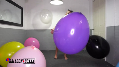 AmateurBo Natalie Porkman Masturbates Wildly On Balloons