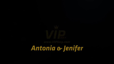VIPissy Antonia Sainz And Jenifer Jane Pissing In The Shower