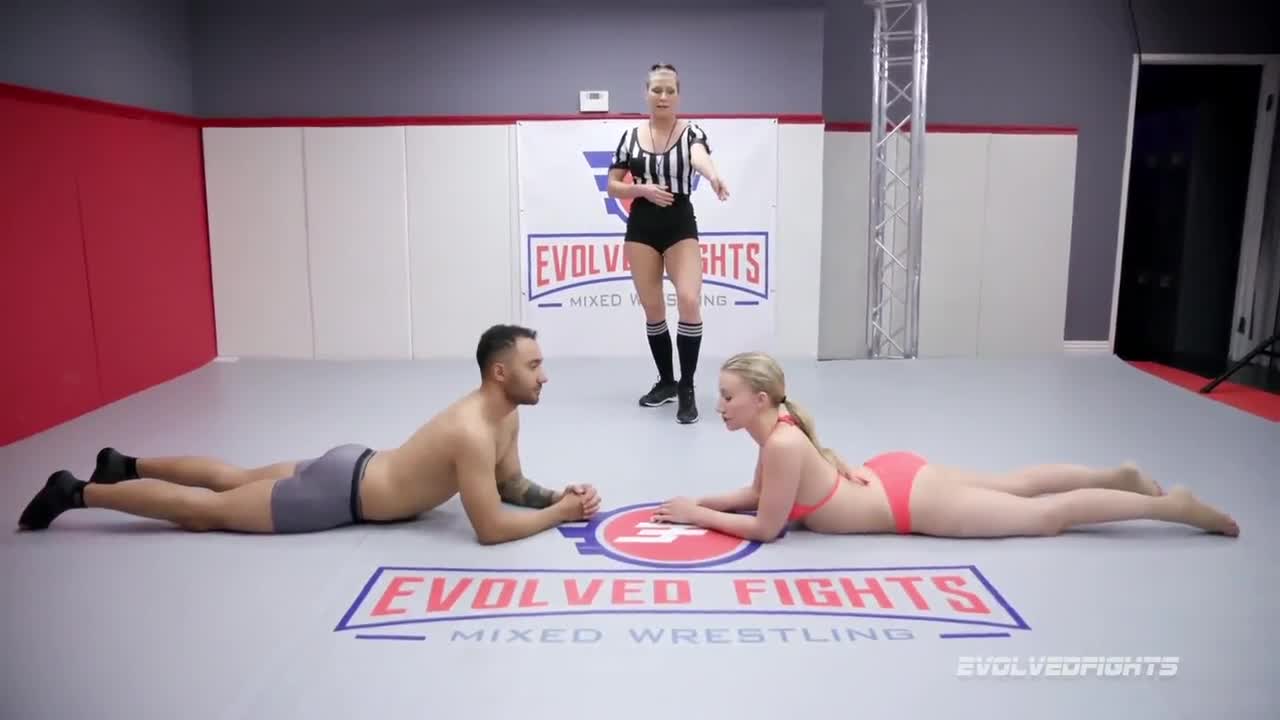 EvolvedFights Riley Reyes Arm Wrestling WEIRD - Porn video | ePornXXX