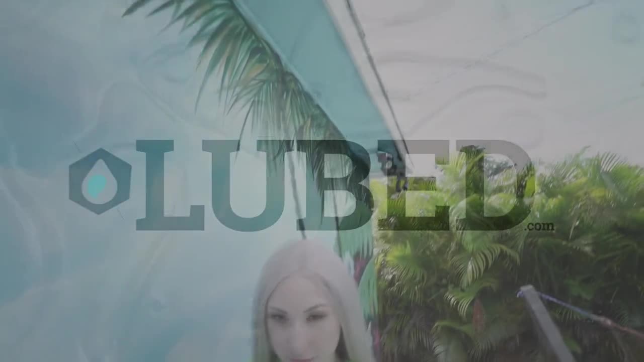 Lubed Skylar Vox Shower Tease - Porn video | ePornXXX