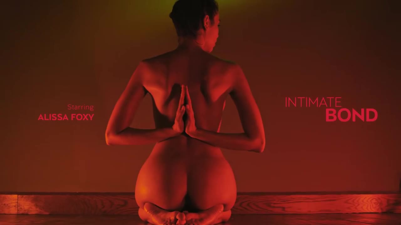 WowGirls Alissa Foxy Intimate Bond - Porn video | ePornXXX