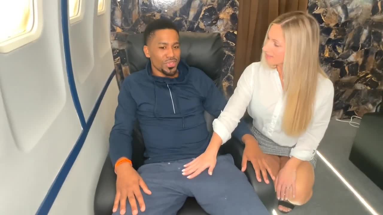 ManyVids Lani Rails A Snake On A Plane PP - Porn video | ePornXXX